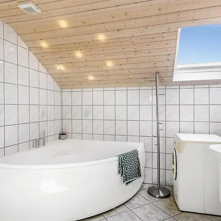 Sanelma - 900m From The Sea By Interhome *