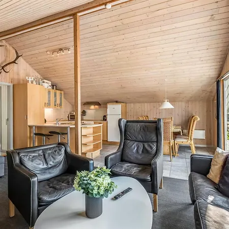 Sanelma - 900m From The Sea By Interhome *